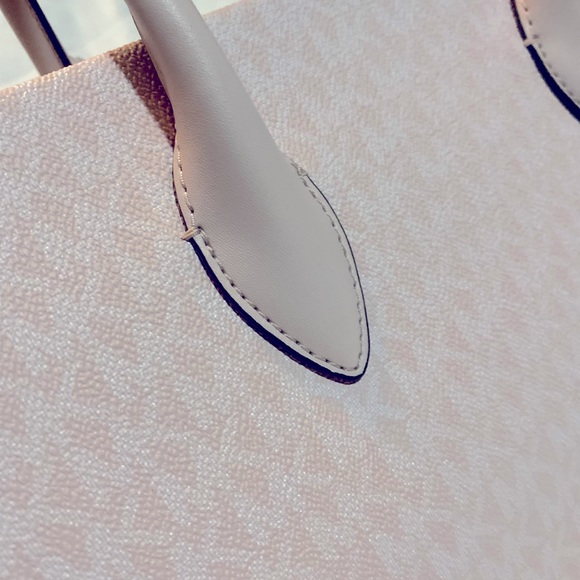 Micheal Kors Mirella Powder Blush Tote - Picture 3 of 15